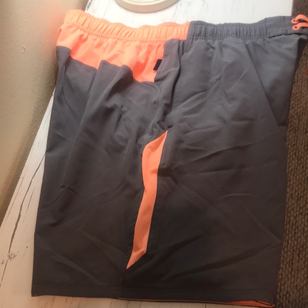 Men's Nike Contend Water-Repellent Colorblocked 9" Swim Trunks